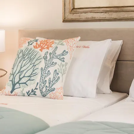 Niki's - Luxury Seaview Villa! *