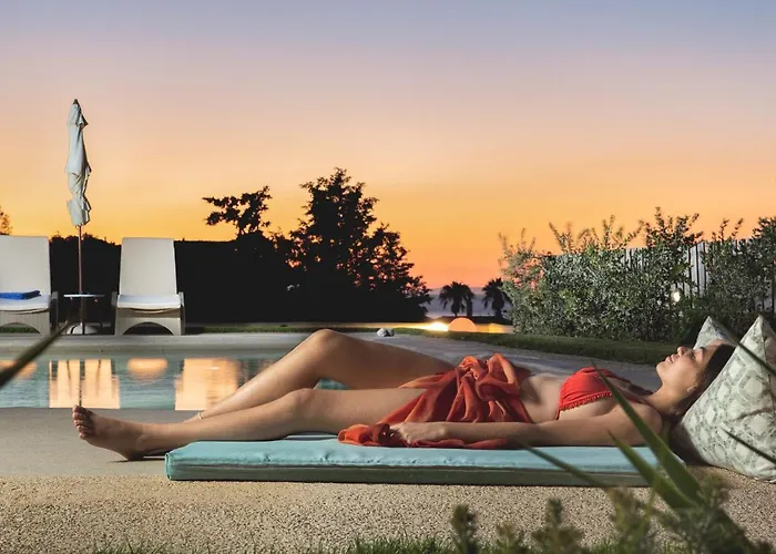 Niki's - Luxury Seaview Villa! *