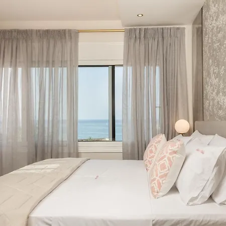 Niki's - Luxury Seaview Villa!