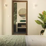 Niki's - Luxury Seaview Villa! *