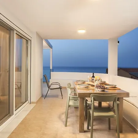 Niki's - Luxury Seaview Villa! ヴィラ