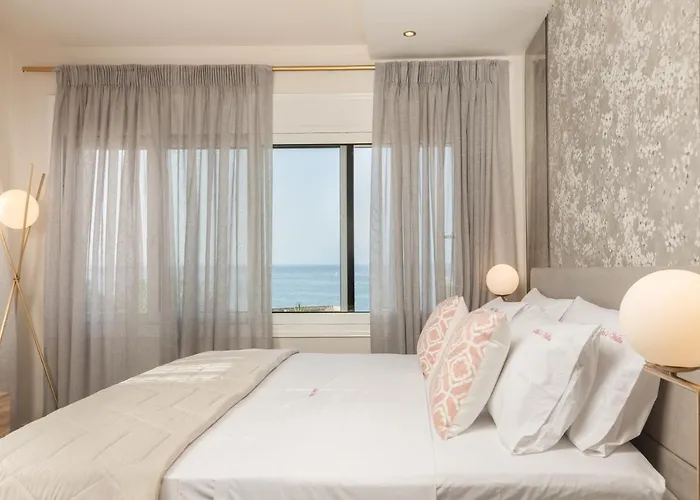Niki's - Luxury Seaview Villa!