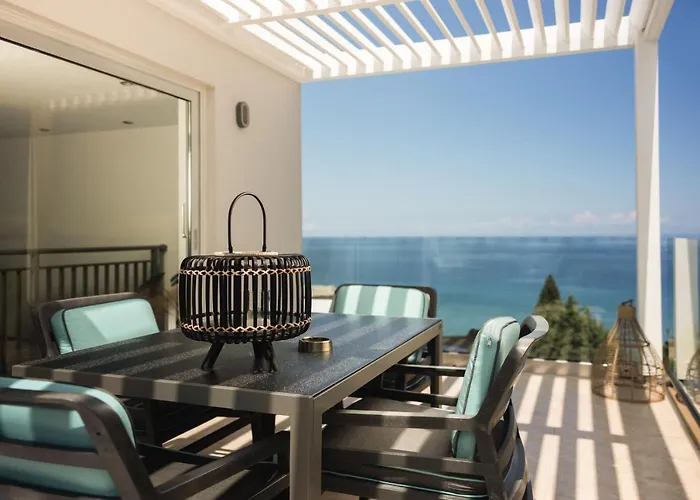 Niki's - Luxury Seaview Villa! וילה