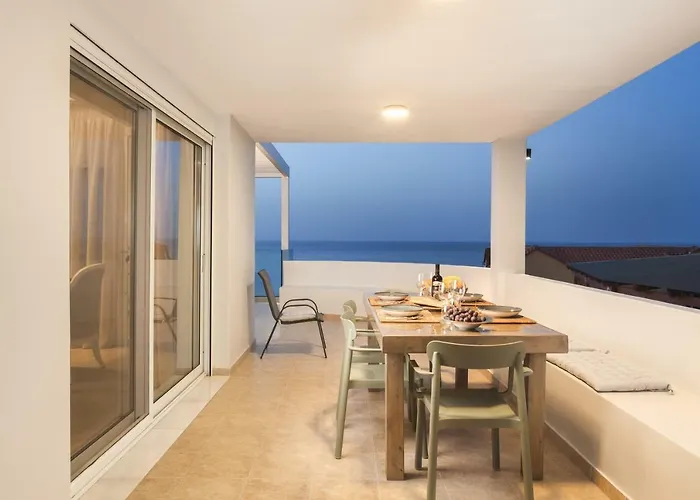 Niki's - Luxury Seaview Villa! וילה
